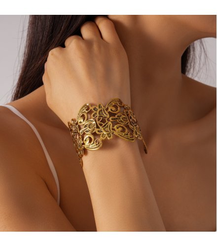 B1017 - Vintage Cuff Bracelet