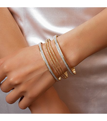 B1025 - Hollow Geometric Bracelet