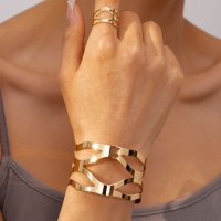 B1026 - Elegant Carved Bracelet