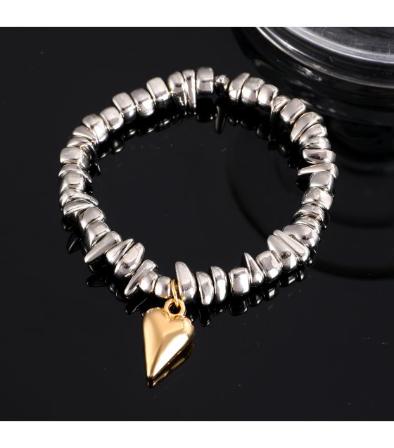 B1033 - Retro Heart Pendant Bracelet