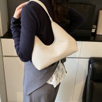 CL1488 - Simple portable crescent bag