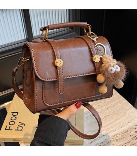 CL1629 - Retro Textured Messenger Bag