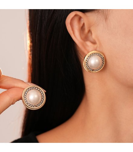 E1701 - Korean Pearl Stud Earrings