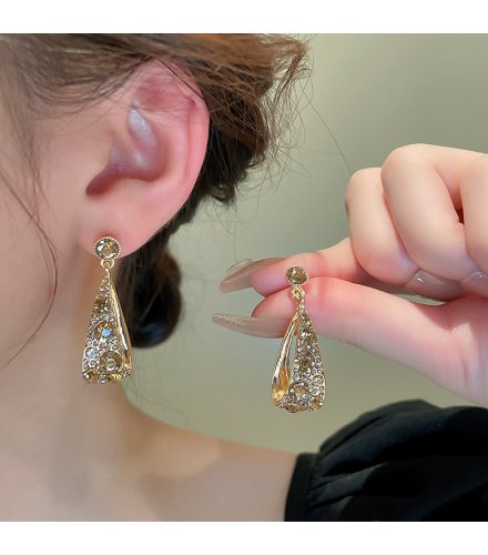 E1703 - Retro Drop Hollow Earrings