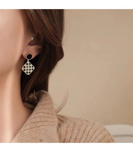 E1725 - Black and White Plaid Earrings 