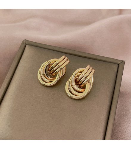 XE144 - Elegant Golden Earrings
