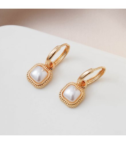 XE173 - Elegant White Stud Clip Earrings