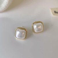 XE183 - Elegant Square Pearl Earrings 
