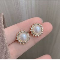 XE184 - Elegant Pearl Flower Earrings