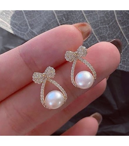 XE190 - Oval Pearl Earrings XE190 - Oval Pearl Earrings