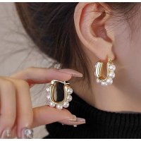 XE193 - Elegant Pearl Clip Earrings
