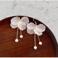 XE204 - White Floral Drop Earrings