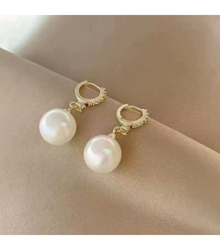 XE238 - Elegant Pearl Drop Earrings
