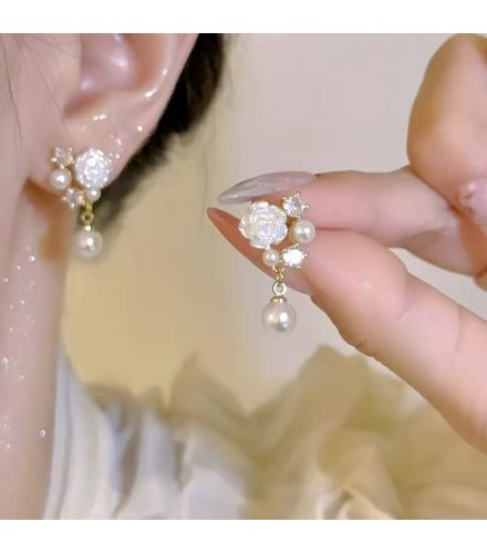 XE240 - Pearl Floral Hanging Earrings