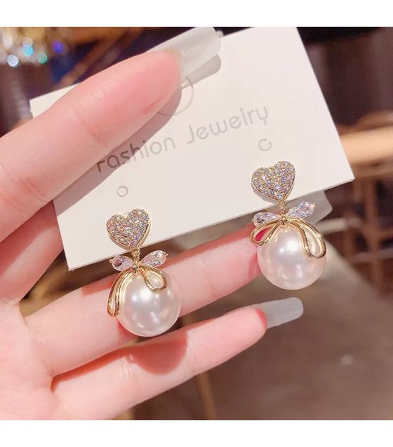 XE242 - Elegant Pearl Heart Drop Earrings
