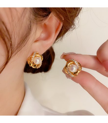 XE258 - Golden Pearl Stud Earrings
