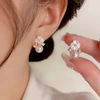 XE259 - Elegant Pearl Floral Earrings