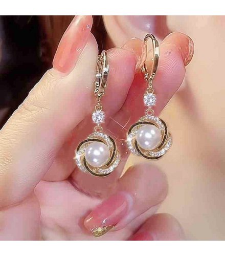 XE263 - Elegant Pearl Drop Earrings