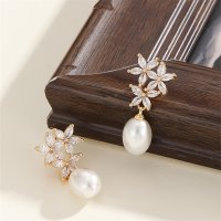 XE281 - Elegant Pearl Floral Earrings