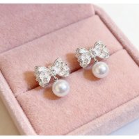 XE282 - Pearl Bowtie Earrings