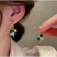 XE291 - Elegant Clover Stud Earrings