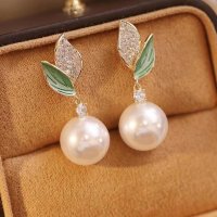 XE292 - Elegant Pearl Leaf Earrings