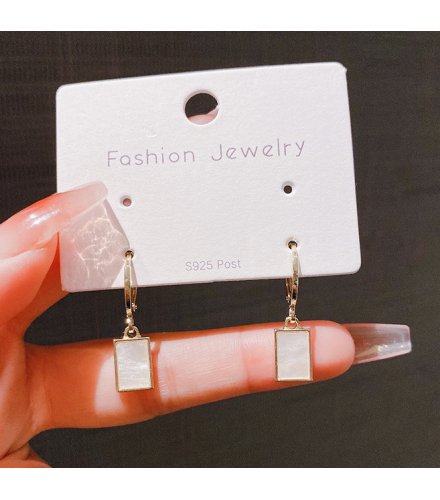 XE293 - Elegant Stud Square Earrings