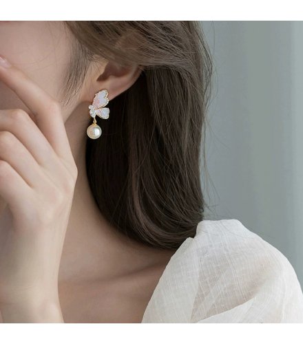 XE300 - Crystal Butterfly Pearl Earrings