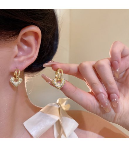 XE304 - Diamond Gold Heart-Shaped Ear Cuffs 