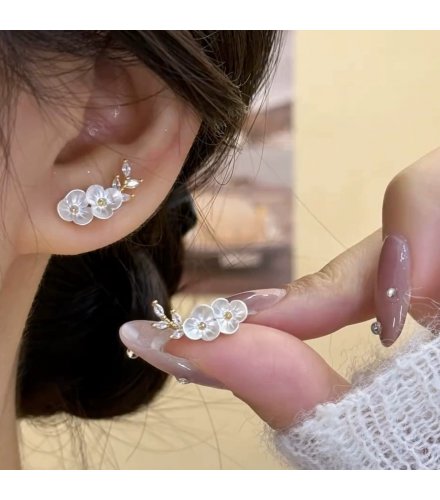 XE316 - Shell flower tassel earrings
