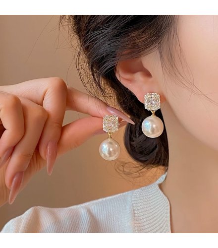 XE342 - Luxury Pearl Earrings for Women