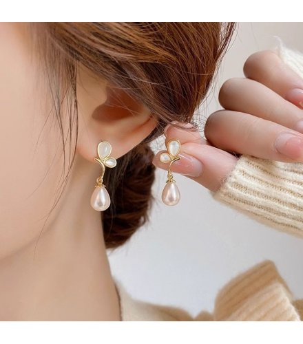 XE350 - Silver Needle Pearl Earrings