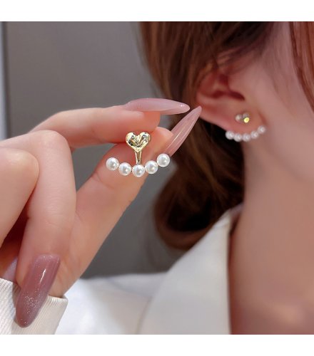 XE351 - Small Heart Shaped Pearl Earrings