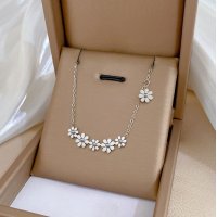 N2524 - 6 flowers minimalist Necklace N2524 - 6 flowers minimalist Necklace